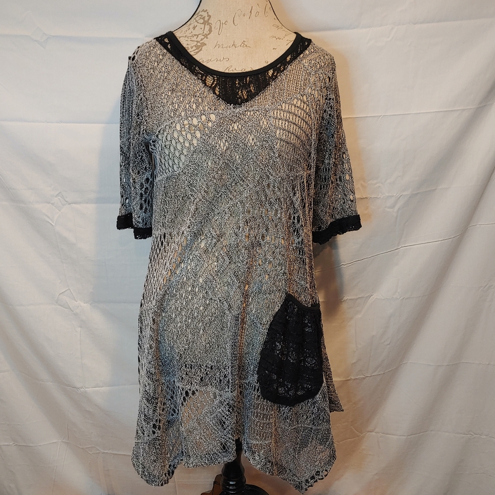 Lily by Firmiana Black & Grey Crocheted Tunic Swim Cover up Size Large NWT